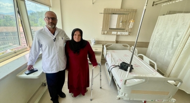 Karabük'te 10 yıldır yürüyemeyen kadın protez ameliyatıyla sağlığına kavuştu
