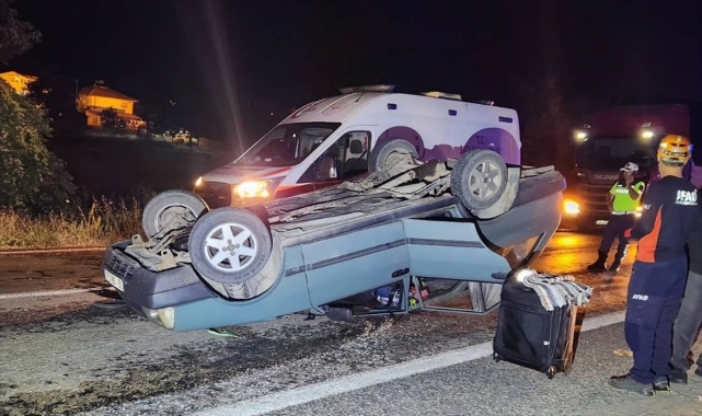 Karabük'te devrilen otomobildeki 1'i çocuk 4 kişi yaralandı