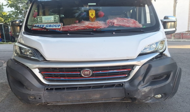 Karabük'te minibüsle otomobilin çarpıştığı kazada 1'i çocuk 3 kişi yaralandı