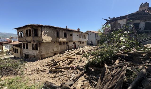 Tokat'ta tehlike arz eden metruk binalar yıkıldı