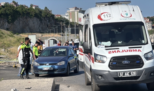 Zonguldak'ta otomobil ile çarpışan motosikletteki 2 kişi öldü