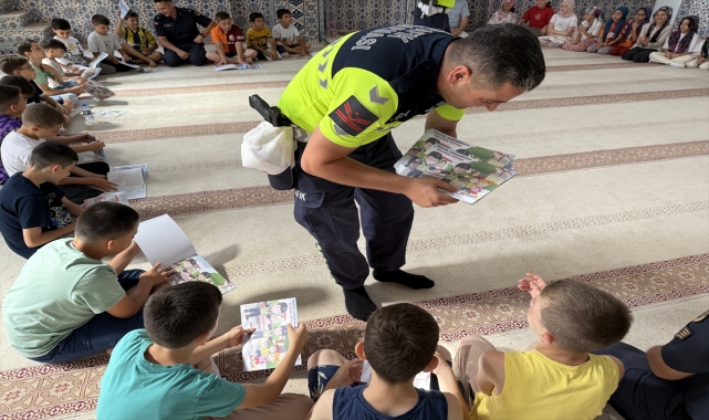 Alaçam'da jandarmadan yaz Kur'an kursu öğrencilerine trafik eğitimi