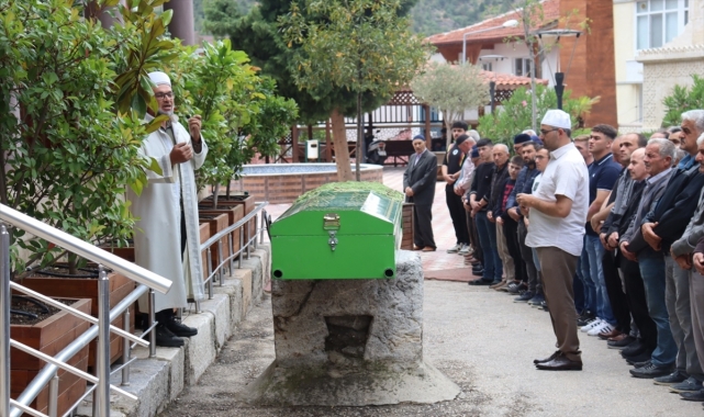 Amasya'da bir kişi eşini öldürdükten sonra intihar etti