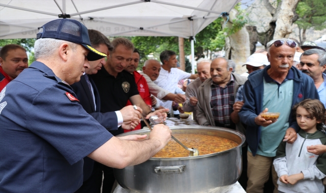 Amasya'da vatandaşlara aşure dağıtıldı