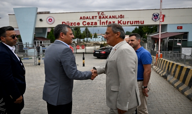 CHP Genel Başkanı Özel'den İBB Medya AŞ. Genel Müdürü Türker'e cezaevinde ziyaret