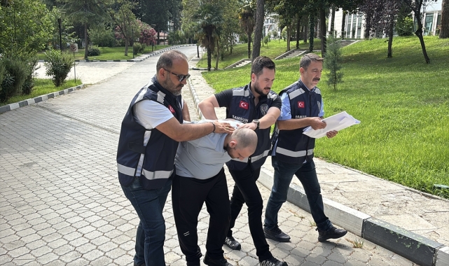 Cinayet suçundan kırmızı bültenle aranan kişi Gürcistan'da yakalanıp Samsun'a getirildi