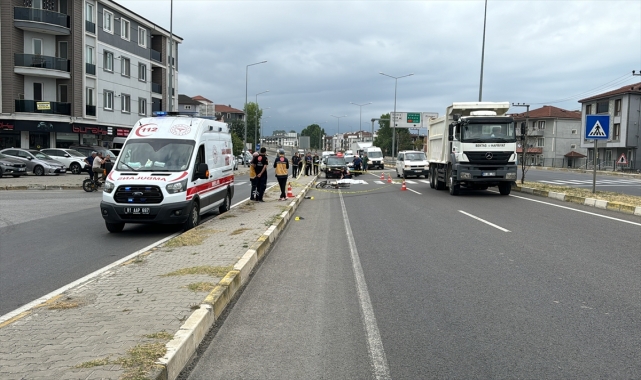 Düzce'de minibüsün çarptığı bisikletli öldü