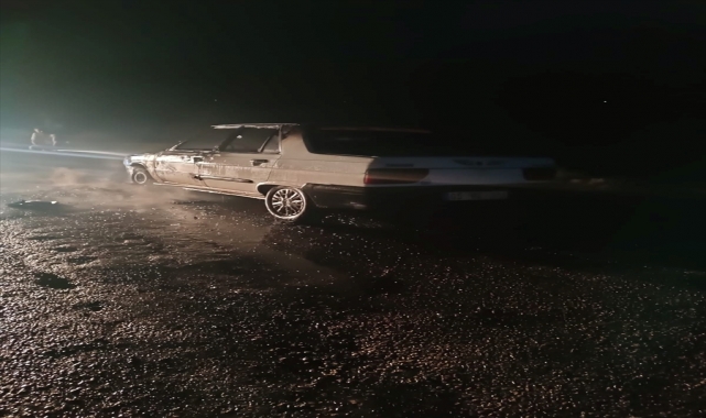 Göynücek’te seyir halindeyken yangın çıkan otomobil kullanılamaz hale geldi