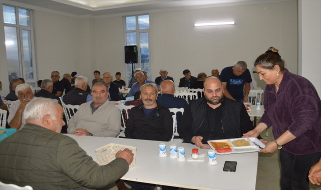 Havza'da matem orucu tutan Alevi vatandaşlar cemevinde iftar açtı