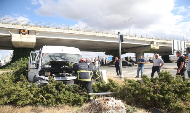 Kastamonu'da minibüs ile otomobil çarpıştı, 4 kişi yaralandı