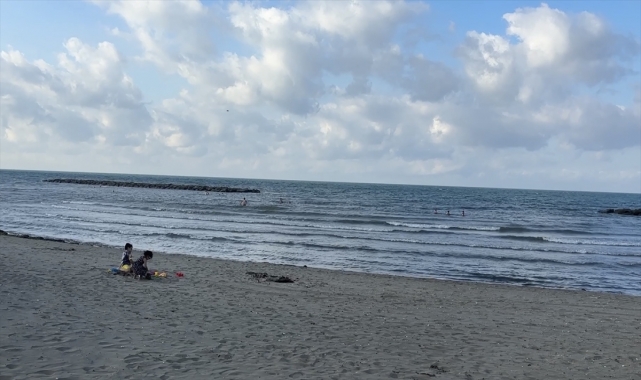 Samsun'da denizde boğulma tehlikesi geçiren 4 kişi kurtarıldı
