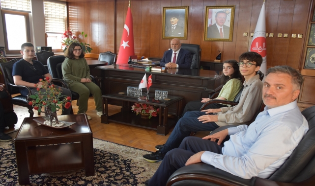 Trabzon'da dereceye giren LGS öğrencileri altınla ödüllendirildi
