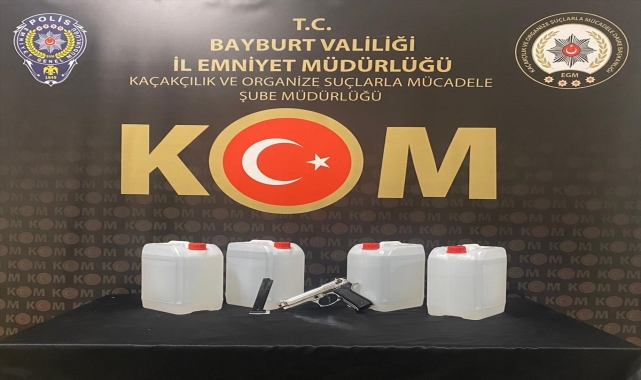 Bayburt'ta sahte içki operasyonunda 110 litre etil alkol ele geçirildi