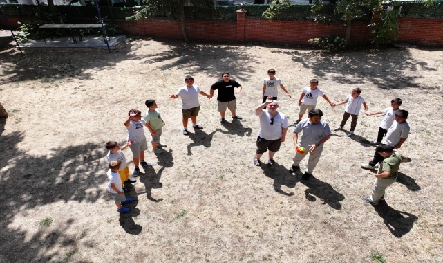 Düzce'de yaz Kur'an kurslarının müdavimi down sendromlu Fırat, derslere neşe katıyor