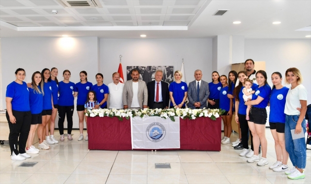 Ortahisar Belediyespor, 15 oyuncuyla sözleşme imzaladı