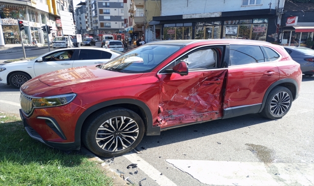 Samsun'da cip ile otomobilin çarpıştığı kazada 4 kişi yaralandı