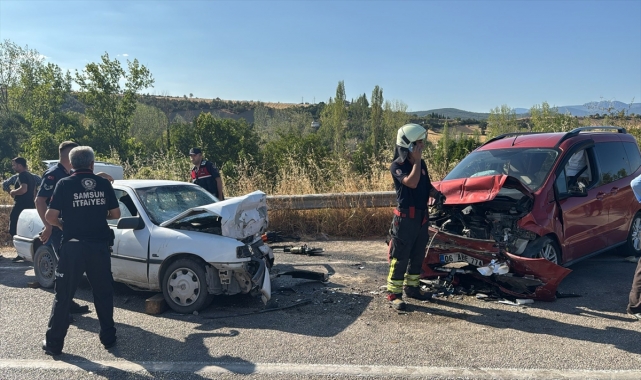 Samsun'da iki otomobilin çarpışması sonucu 1 kişi öldü, 11 kişi yaralandı