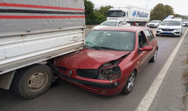 Samsun'da otomobille kamyonetin çarpıştığı kazada 2 kişi yaralandı