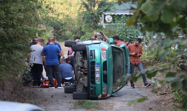 Trabzon'da devrilen otomobilin sürücüsü yaralandı