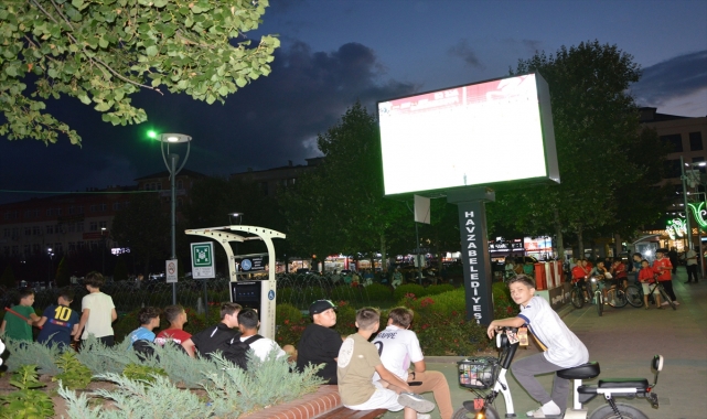 Havza'da Gürcistan-Türkiye maçı dev ekrandan izlendi