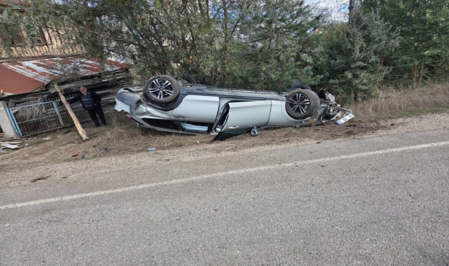 Karabük'te devrilen otomobildeki 2 kişi yaralandı