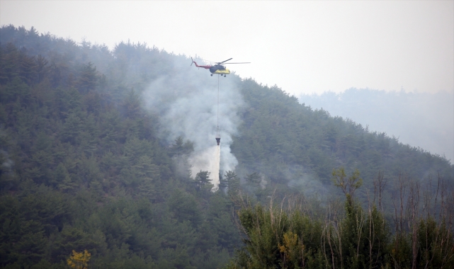 Kastamonu-Karabük sınırındaki iki orman yangınına müdahale sürüyor