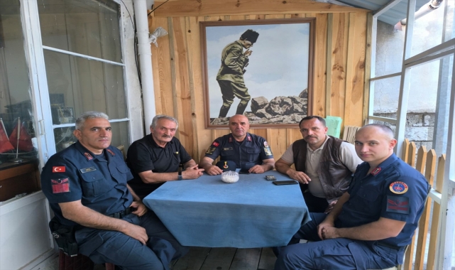 Ladik Jandarma Komutanı Demir'den gazi polis memuru Albayrak'a ziyaret