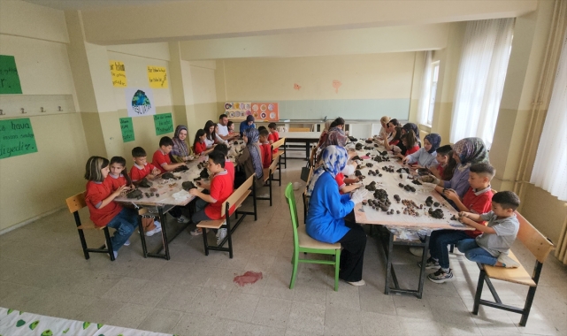 Öğrenciler, yanan ormanlık alanların yeniden yeşermesi için 5 bin tohum topu hazırladı