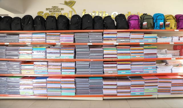 Ordu'da ihtiyaç sahibi ailelerin çocuklarına kırtasiye desteği sağlandı