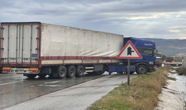 Samsun'da 3 ayrı trafik kazası ulaşımda aksamalara neden oldu