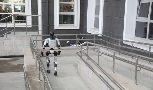 Samsun'da insansı robota temsili kimlik belgesi verildi