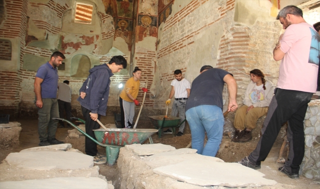 Sinop'ta tarihi kilise geçmişin izlerini duvarlarındaki resimlerle bugüne taşıyor