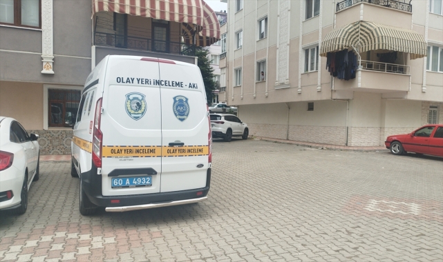 Tokat'ta cam silerken cipin üstüne düşen kadın yaralandı