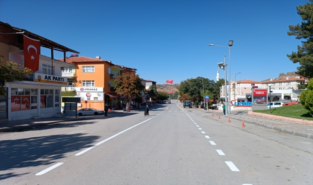 Uğurludağ ilçesinde yol çizgileri yenileniyor