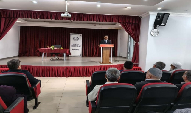 Almus Müftülüğü konferans düzenledi