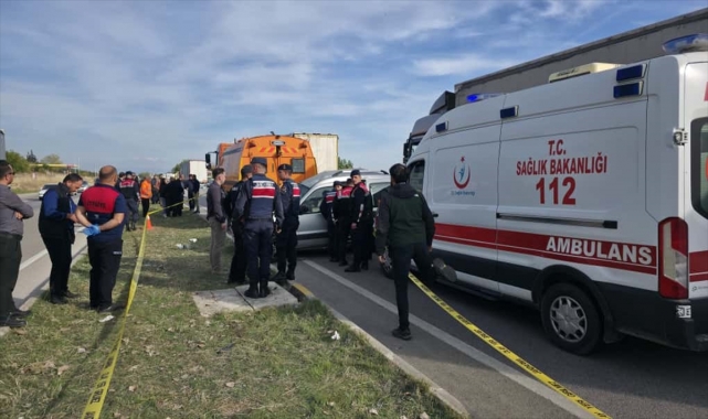 Amasya'da kamyonla çarpışan hafif ticari araçtaki 4 kişi öldü