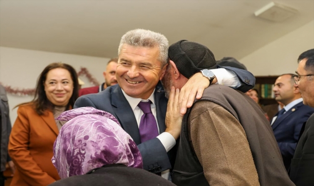 Artvin Valisi Ergün Şavşat’ta huzurevi sakinlerini ziyaret etti