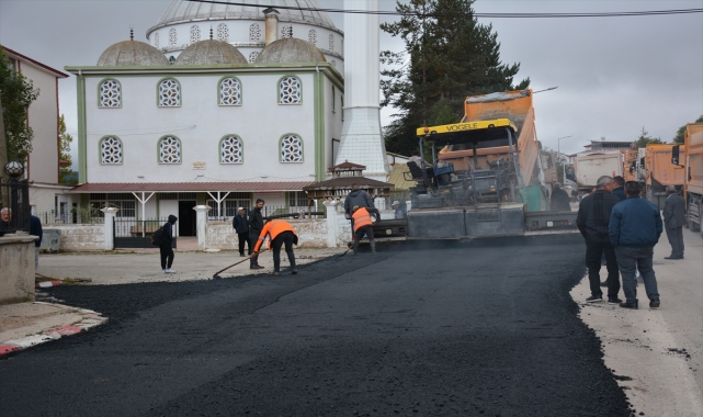 Başçiftlik Belediyesi asfalt yol çalışması yapıyor