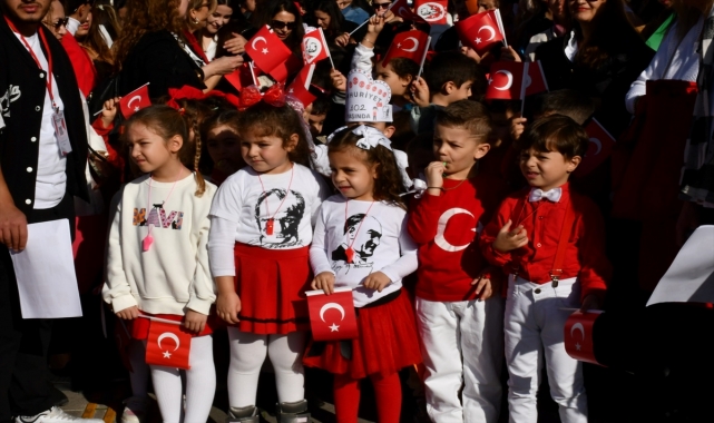 Çorum'da anaokulu öğrencileri Cumhuriyet'in 102. yılını kutladı