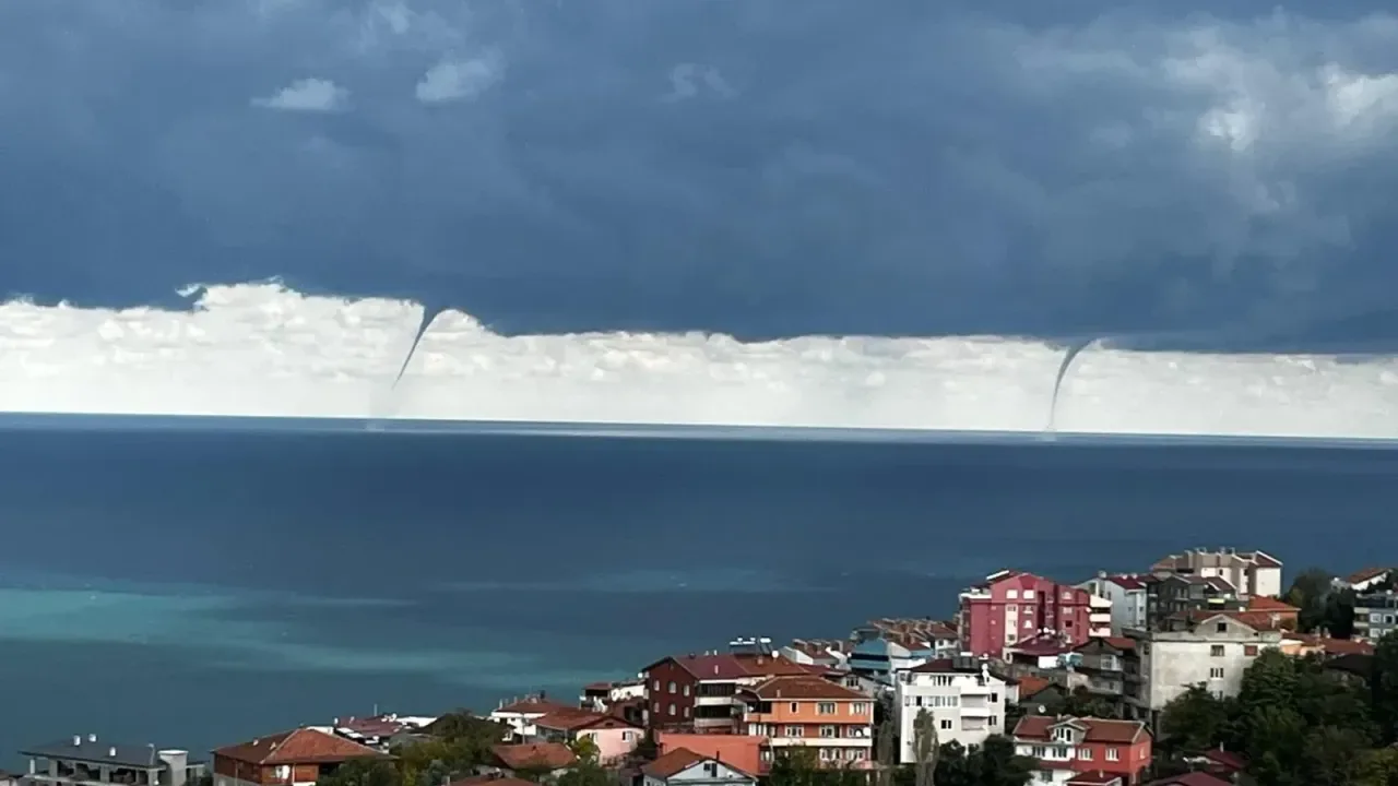 Denizde iki noktada hortum oluştu