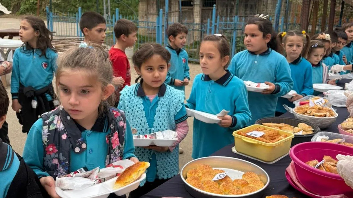 Dereli Yıldız İlk/Ortaokulu'nda Gazze İçin Kermes Düzenlendi