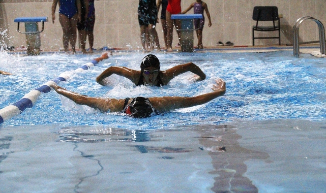 Düzce Belediyesi Spor Akademisi Yüzme Takımı milli takım seçmelerine hazırlanıyor