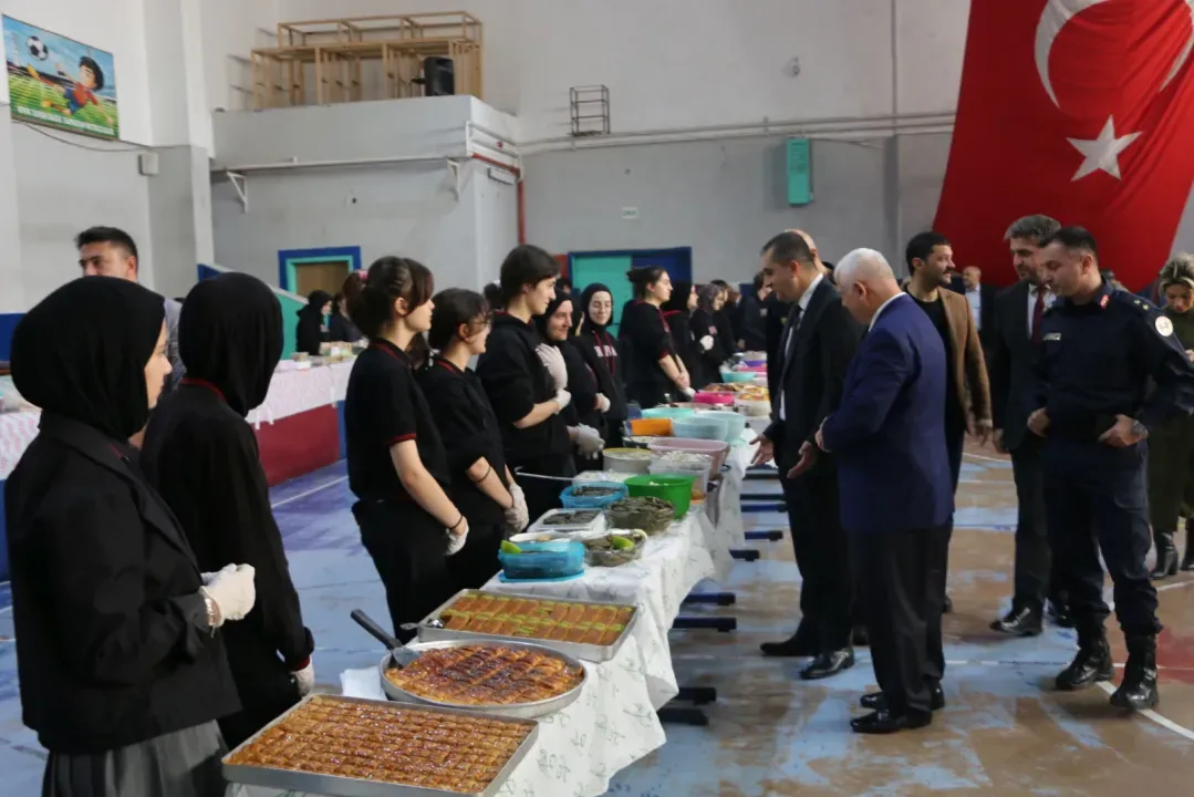 Gazze yararına öğrenci ve ailelerinden kermes
