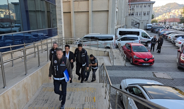 GÜNCELLEME - Zonguldak'ta görevi kötüye kullandıkları iddiasıyla gözaltına alınan 2 doktora adli kontrol