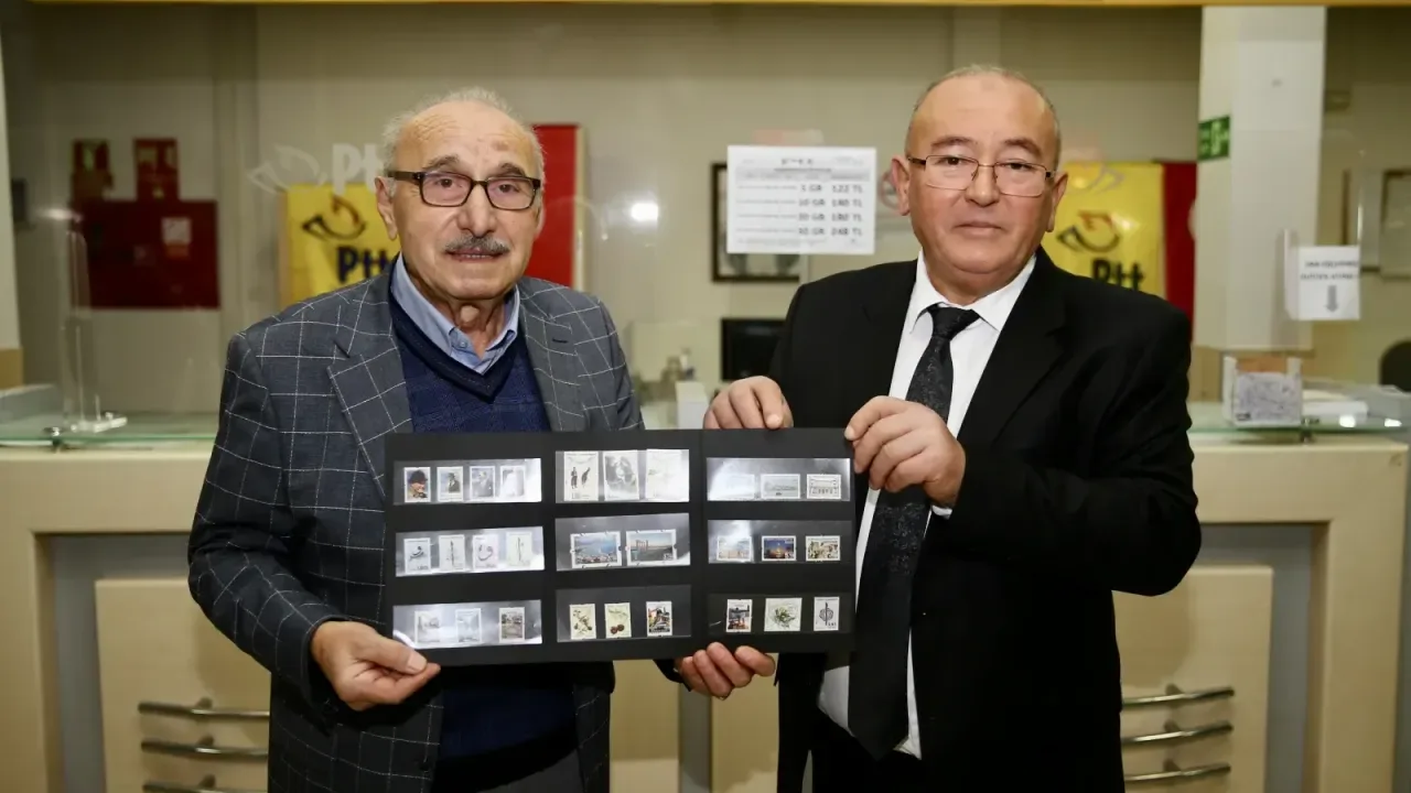 PTT 185. Yılını Kutluyor: Giresun'da 185. Sırayı Alan Müşteriye Pul Kataloğu Hediye Edildi