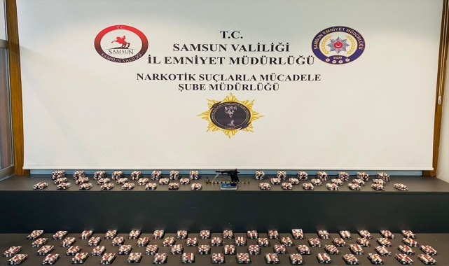 Samsun'da çöp konteynerine bırakılan uyuşturucuyla ilgili 4 zanlı yakalandı