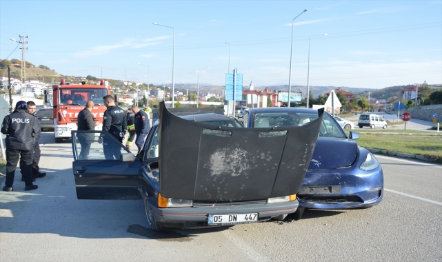 Samsun'da iki otomobilin karıştığı kazada 1 kişi yaralandı