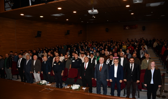 Samsun'da öğrenciler siber tehditlere karşı bilgilendirildi