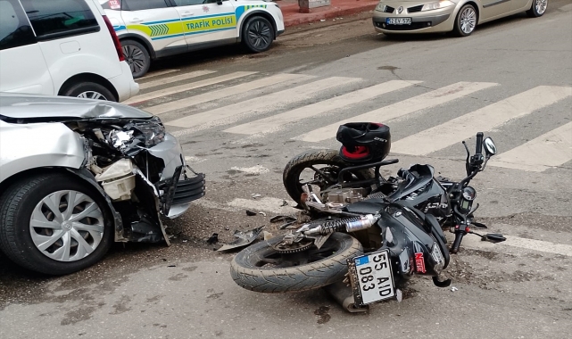Samsun'da otomobille çarpışan motosikletin sürücüsü yaralandı