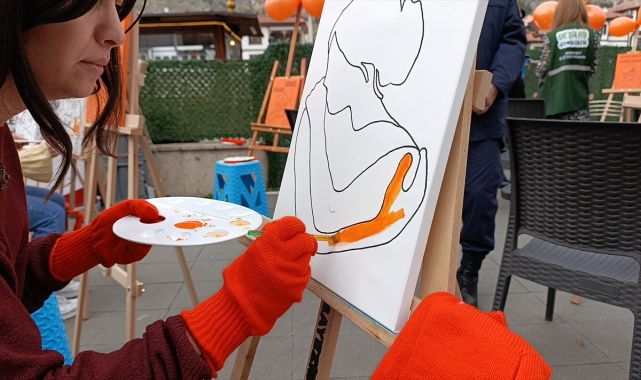 Amasya’da kadına şiddete karşı “Turuncu tuval” etkinliği yapıldı